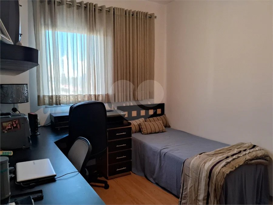 Prédio com portaria 24 horas, e lazer. Apartamento com 3 dormitórios, uma suíte, 2 vagas de garagem