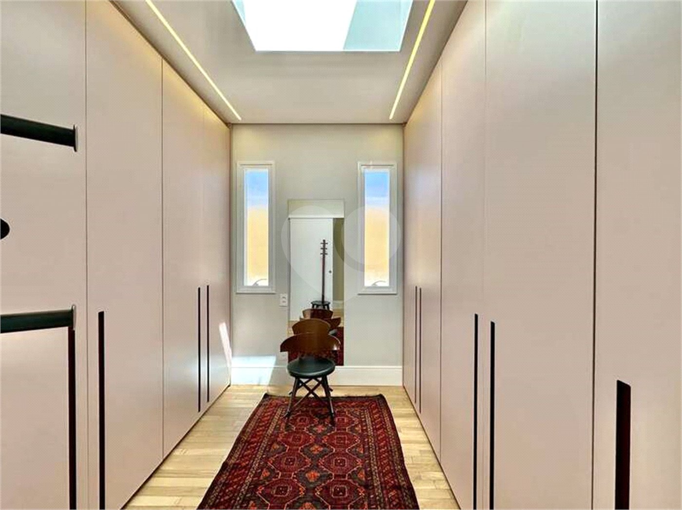 Casa Contemporânea e Mobiliada no Condomínio Palos Verdes – A Essência do Alto Padrão na Granja Viana – 7 suítes, 4 pavimentos com elevador