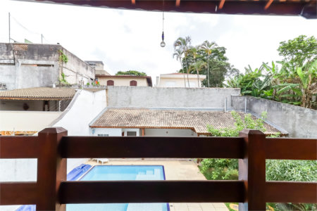 Sobrado à venda com 4 quartos, sendo 2 suítes,  em Interlagos, São Paulo, SP