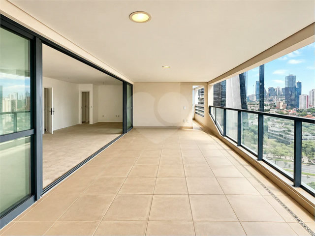 Apartamento à venda com 3 suítes em Chácara Santo Antônio, São Paulo, SP