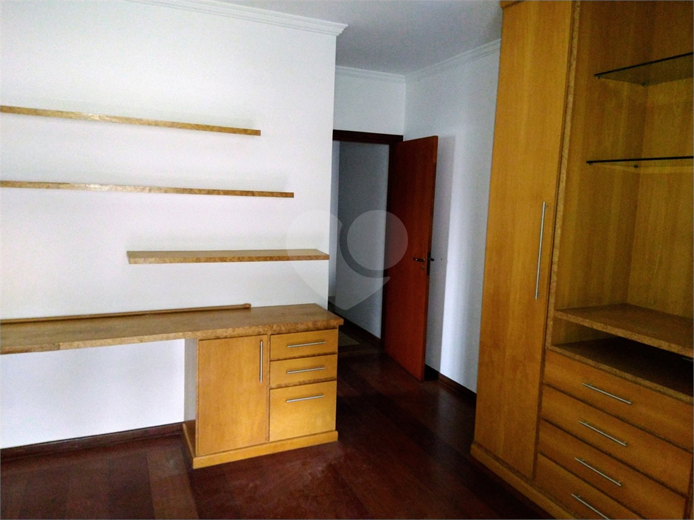 SOBRADO DE 426,0 M² COM 04 SUITES, SALÃO DE FESTAS, 06 VAGAS,06 BANHEIROS E PISCINA PARA LOCAÇÃO OU VENDA NO BARRO BRANCO
