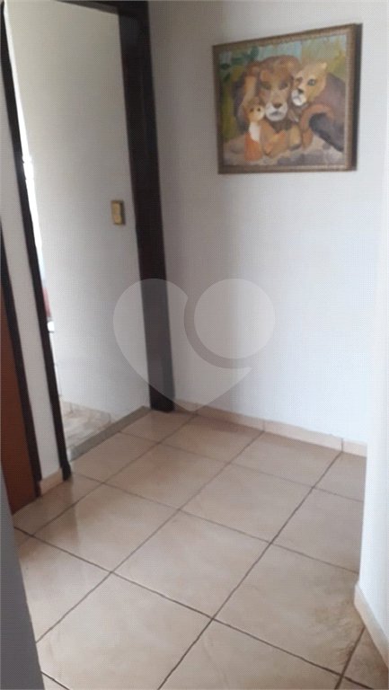 Sobrado com 3 dormitórios, sendo 2 suítes, uma delas master.