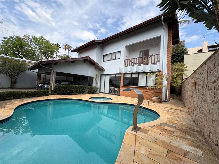Casa a Venda no Condomínio Vista Alegre - Sede em Vinhedo/SP