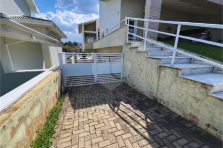 Apresento essa belíssima casa no Condomínio Delle Stelle - Louveira SP