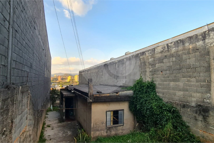 Terreno à Venda – Localização Privilegiada e Potencial para Construção de Galpão na Rua Fazenda Monte Alegre- Jaraguá, São Paulo