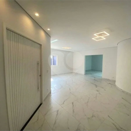 Casa à venda no bairro Dos Casa, em São Bernardo do Campo, com 280 m², 4 dormitórios, 3 suítes, 4 vagas, hidromassagem e fácil acesso às principais rodovias.