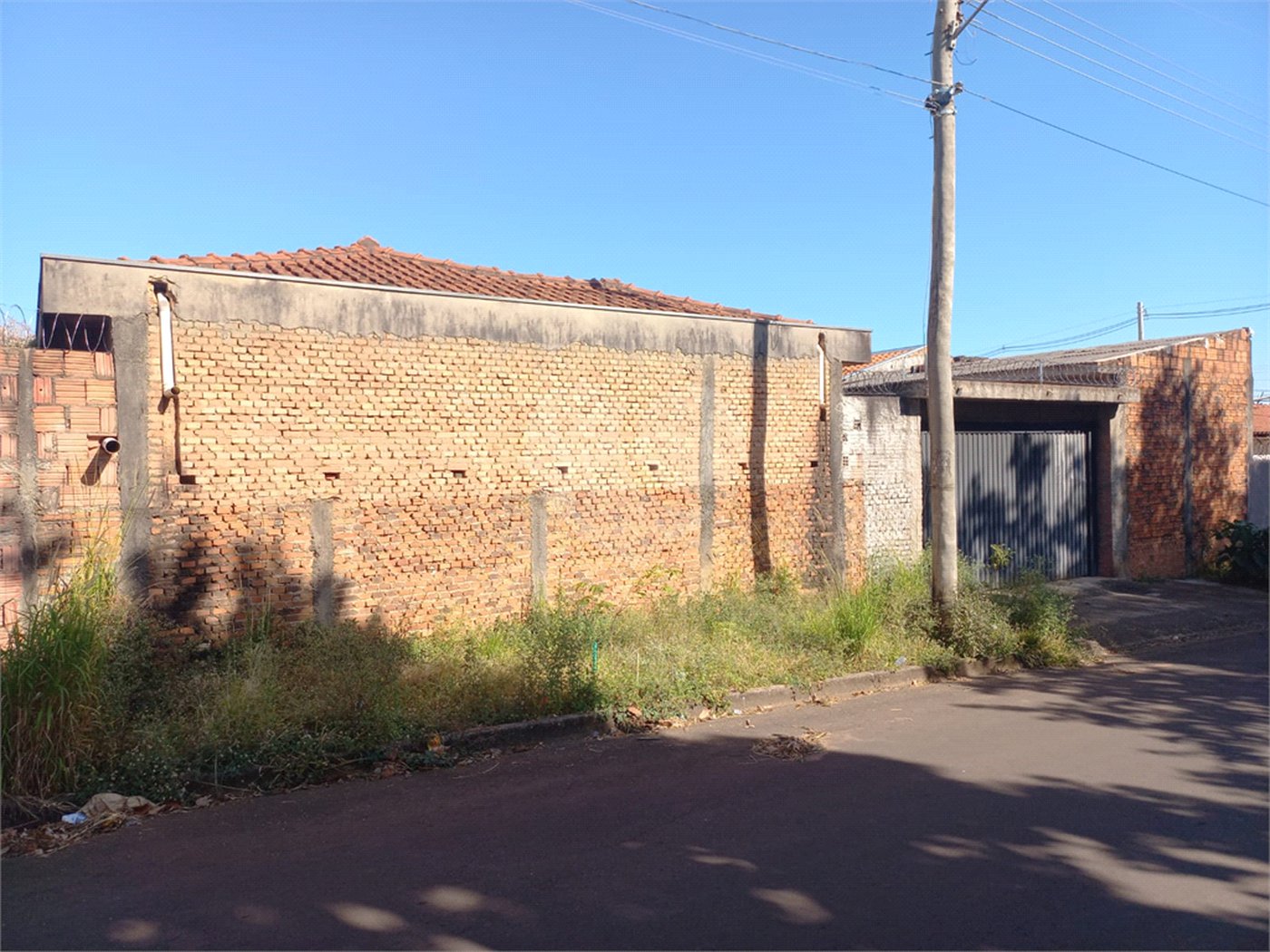 Casa térrea com 2 dormitórios.