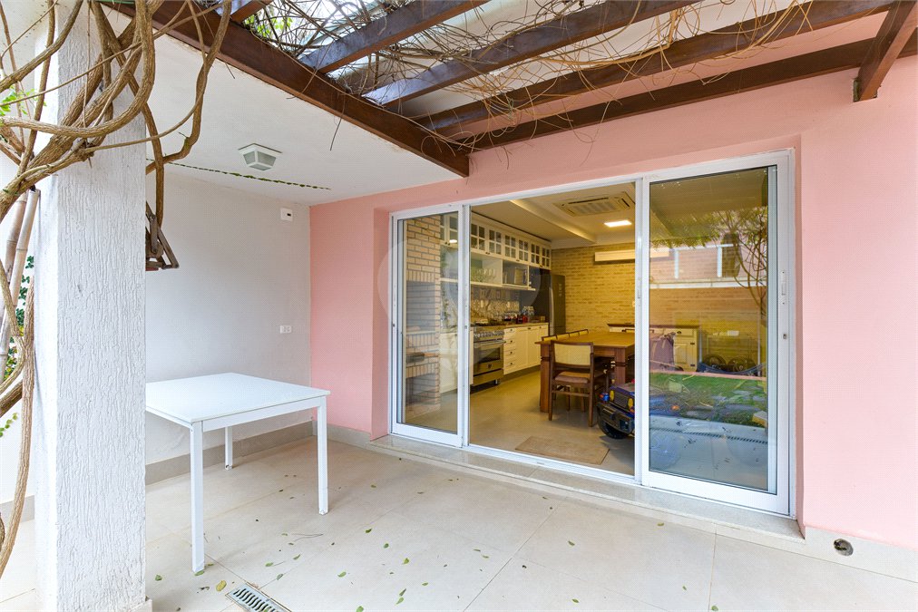 Casa à venda com 4 quartos, sendo 2 suítes,  em Alto da Boa Vista, São Paulo, SP