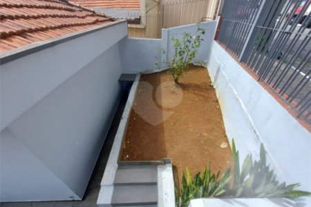 CASA TÉRREA À VENDA NA MOOCA - COM PORTEIRA FECHADA.