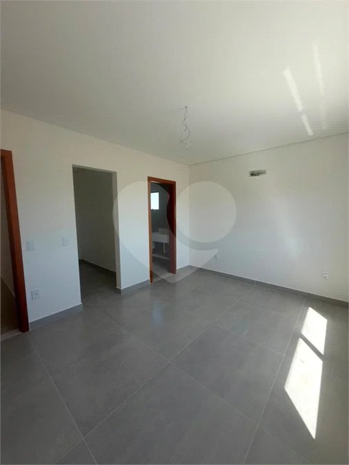 Casa à Venda no Ogiva em Cabo Frio com 4 Quartos em Condomínio Fechado