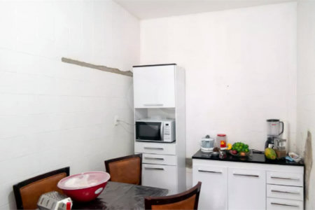 Casa à venda no Campo Belo de 200 metros quadrados, com 3 casas no terreno.