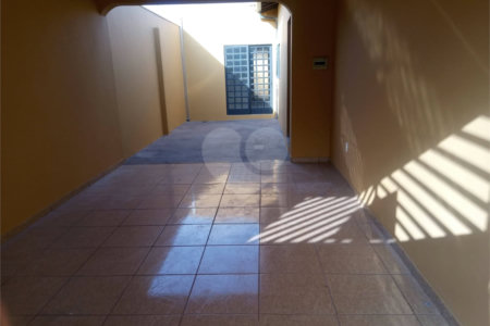 Casa térrea com salão comercial para venda no Maria Stella Fagá.