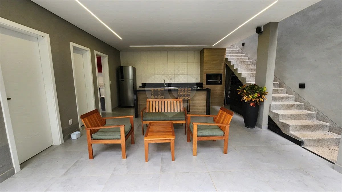 Casa à venda com 3 suítes no condomínio Via Castelli, Louveira - SP