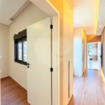 Casa térrea com 3 suítes no Condomínio Residencial Viena em Indaiatuba-SP - Acabamento de alto padrão - R$ 1.690.000,00 - AT 250 m² - AC 158 m² - 3 suítes,, sendo 1 suíte master com closet - Sala para dois ambientes (estar e jantar) - Cozinha planejada com ilha cooktop, forno elétrico e micro-ondas,