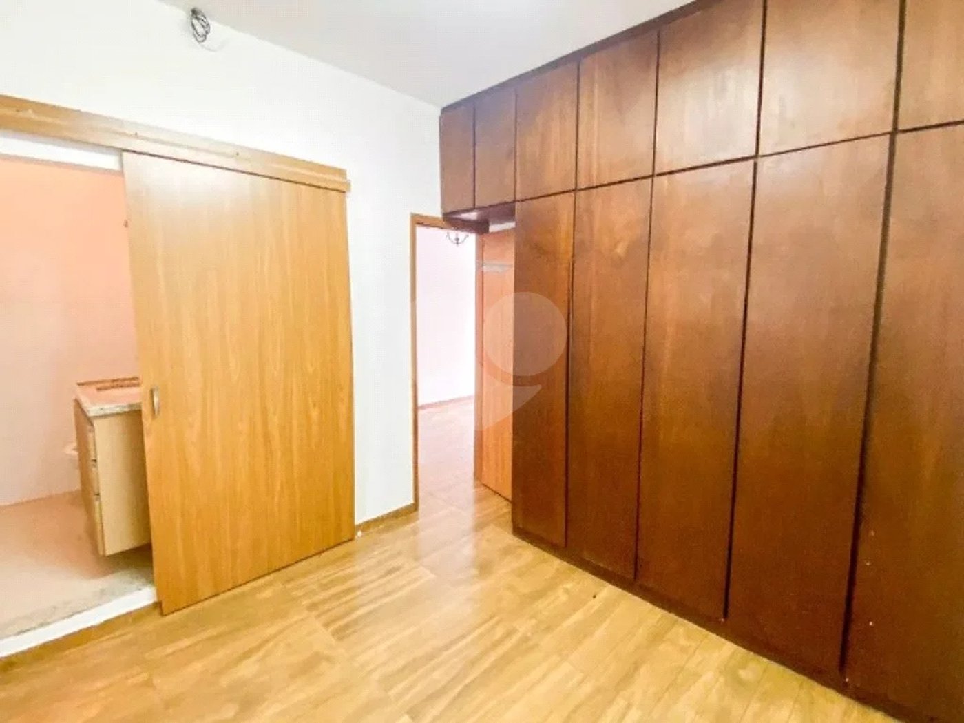 Sobrado com 400m² , 3 dormitórios , sendo 2 suítes , 3 vagas , à venda no centro de Santo André.