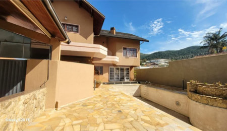 Casa à venda ou para alugar com 6 quartos, sendo 3 suítes, em Jardim dos Estados, Poços de Caldas, MG