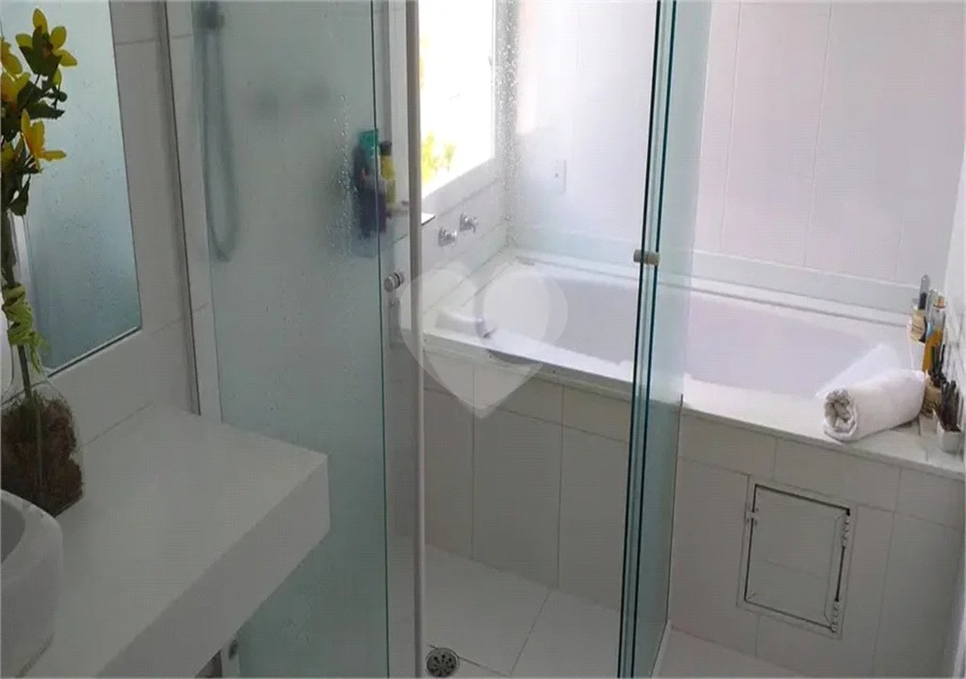 SOBRADO MOBILIADO DE 199,0 M² COM 02 SUITES, 04 VAGAS E PISCINA PARA VENDA NO JARDIM VIRGINIA BIANCA