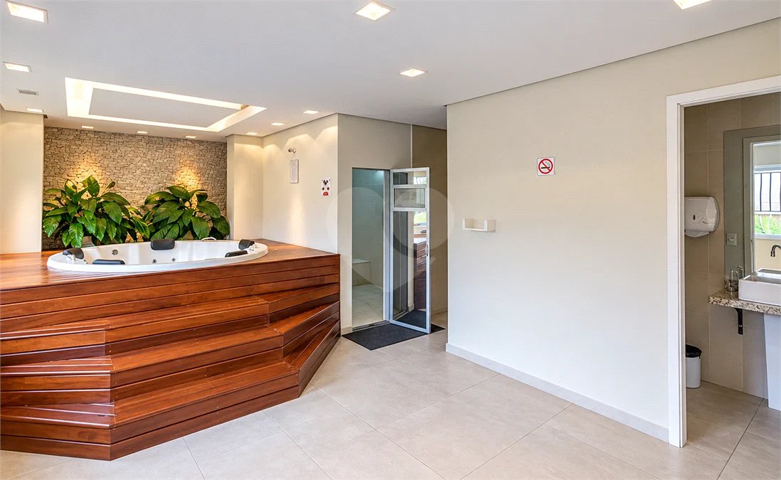 Apartamento de 130 m² no Jardim do Mar, com 3 suítes, 4 banheiros, varanda gourmet, 2 vagas e condomínio completo com piscina aquecida e lazer.