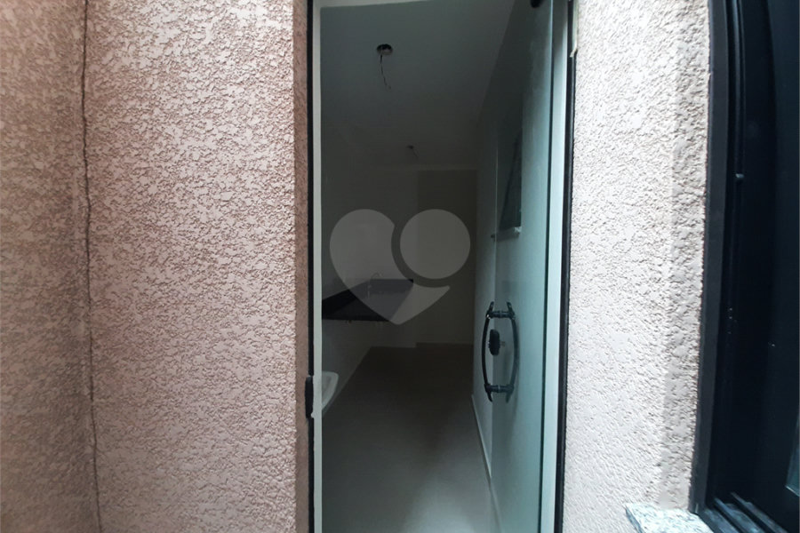 Apartamento com 37m2, 2 quartos, banheiro, sala, cozinha, quintal e 1 vaga de GARAGEM