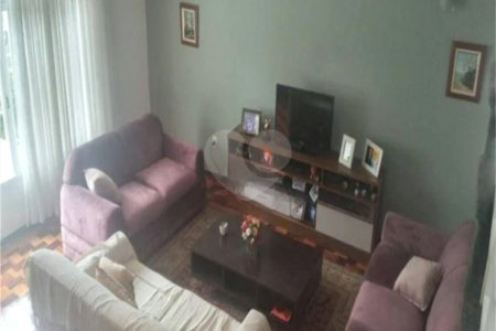 Sobrado à Venda com 150m², 3 Dormitórios, Suíte e Quintal