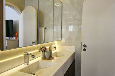 Casa térrea em Atibaia com 3 dormitórios (2 suítes), piscina, espaço gourmet, condomínio fechado