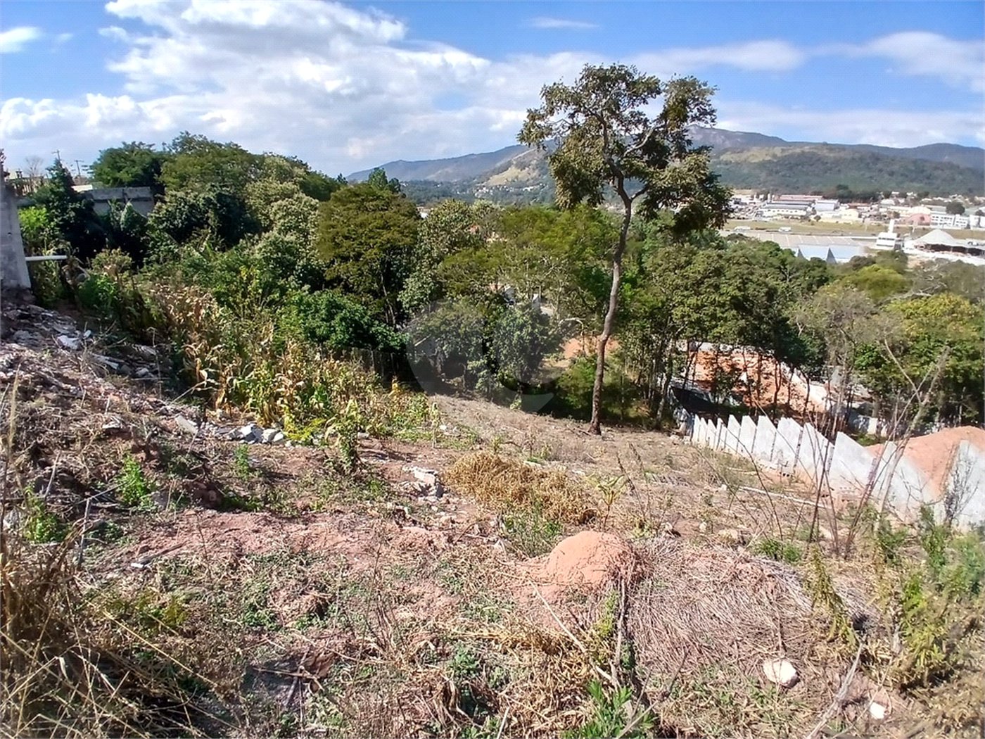 Terreno com 1000 m² à venda no Jardim Estância Brasil, com vista para a Pedra Grande
