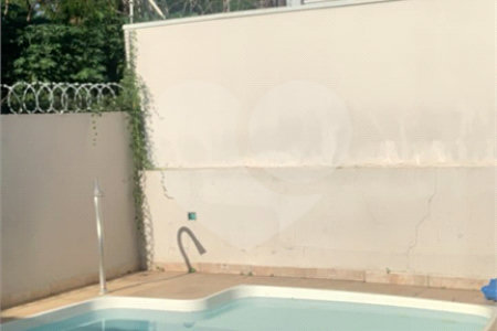 Excelente casa toda reformada e com otimo acabamento com churrasqueira e piscina
