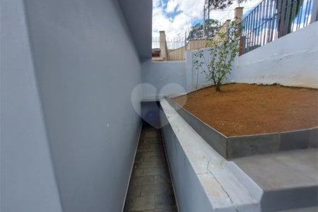 CASA TÉRREA À VENDA NA MOOCA - COM PORTEIRA FECHADA.
