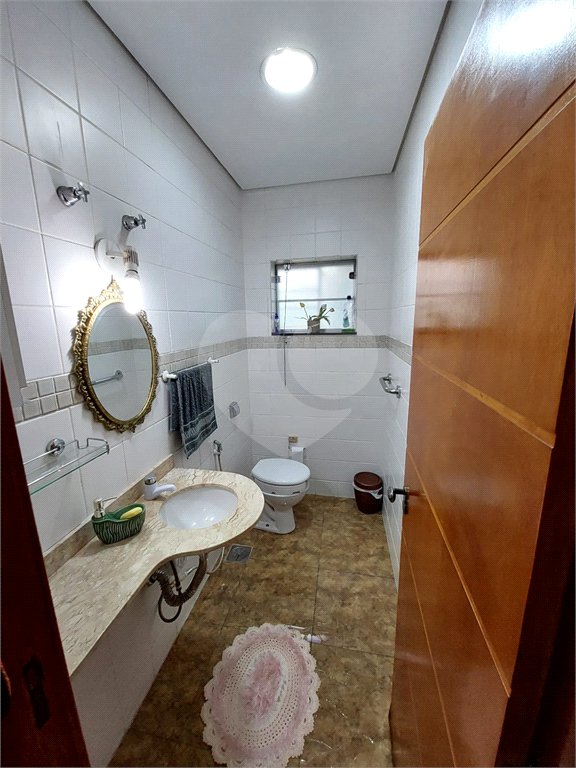 Casa residencial com ponto comercial a venda no Centro