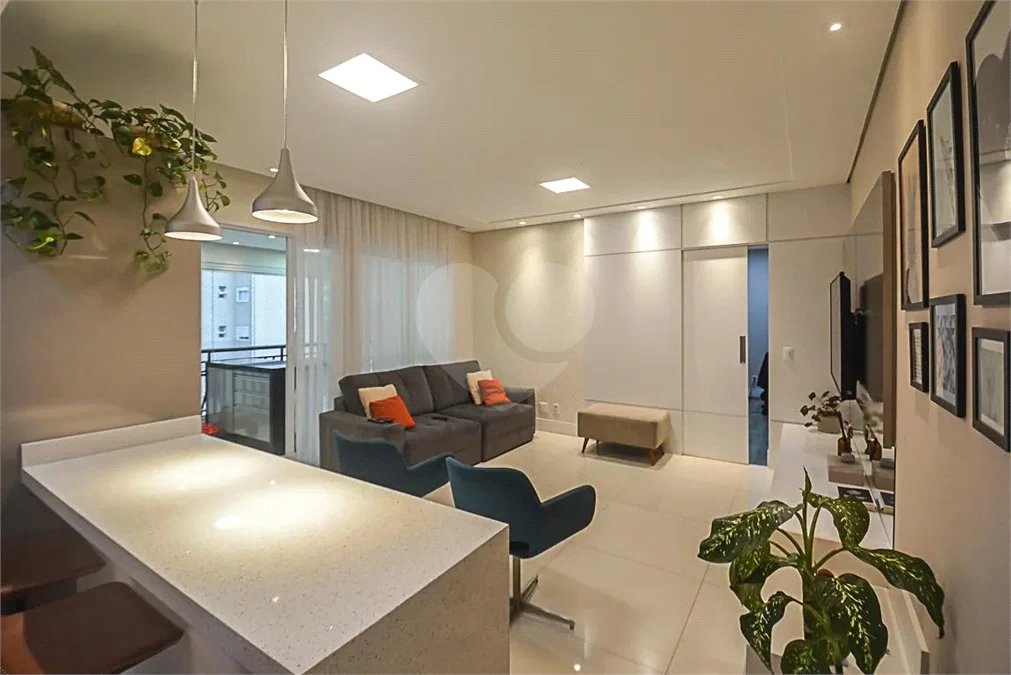Espaço, conforto e uma localização privilegiada fazem deste apartamento mobiliado no Baeta Neves, em São Bernardo do Campo, uma excelente opção para seu novo lar. Com 118 m², três dormitórios e quatro banheiros, o imóvel oferece ambientes amplos para acomodar a família e receber amigos com comodidad