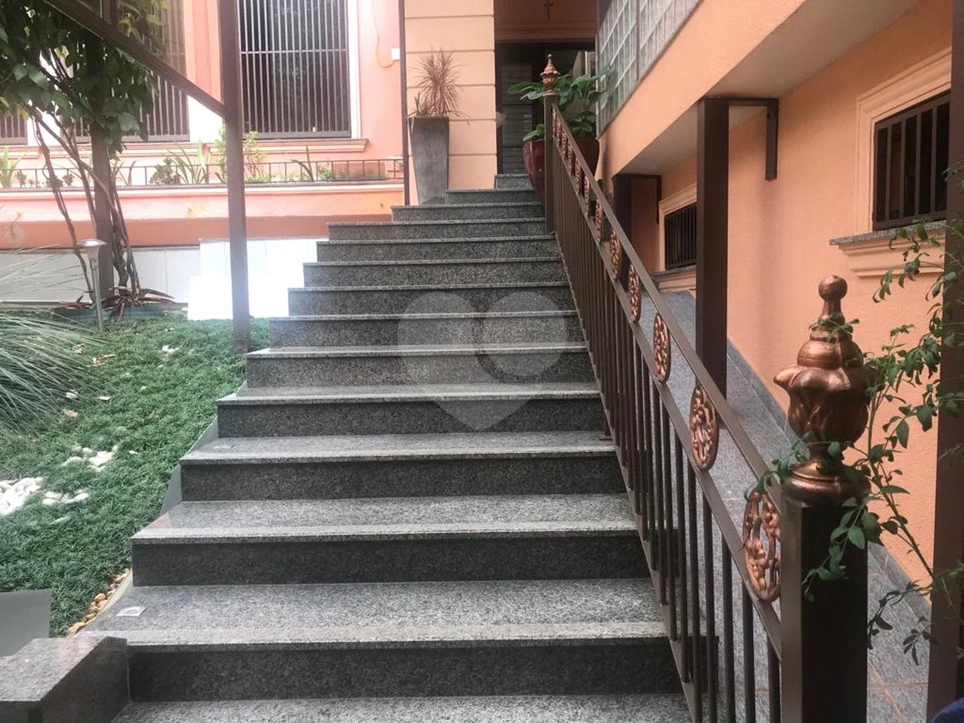 Casa à venda com 5 quartos, sendo 3 suítes, em Alto da Lapa, São Paulo, SP