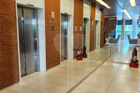 Apartamento no Itaim Bibi de 45m2 com 1 dorm, 1 banheiro, 1vaga. Estuda permuta. Viva a um passo dos melhores shoppings, hospitais, escolas e rodovias principais com 1 dorm, 1 banheiro, 1 vaga. Estuda permuta