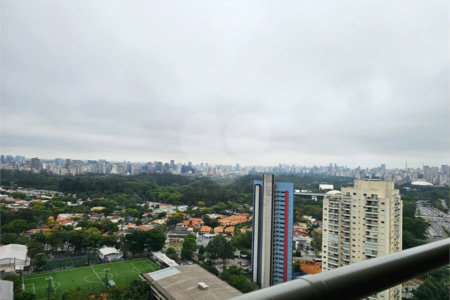 Casa Ibirapuera Apartments da Cyrela, a poucos minutos do Parque Ibirapuera, na Vila Clementino, com fácil acesso a Av. 23 de Maio e ao Shopping Santa Cruz. Apartamento de 2 dorms,, 1 suíte, 1 vaga de garagem.. Um condomínio com área de lazer tipo clube.