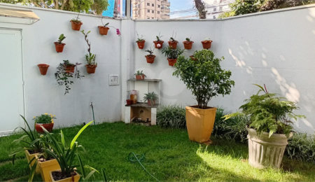 Sobrado à venda com 4 quartos, sendo 2 suítes,  em Vila Gilda, Santo André, SP