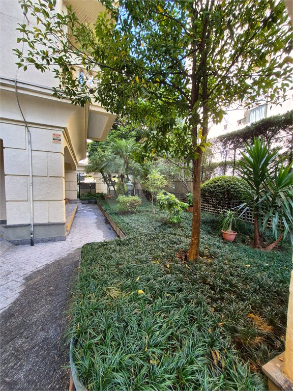 Apartamento para venda em Moema com 2 quartos, sendo 1 suíte, 1 vaga, 62 m²