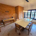 Indaiatuba- Vale das Laranjeiras - Vista dos fundos para o lago - Casa assobradada - 3 pisos, 4 quartos, 2 suítes, uma com hidro ,escritório, sala 3 ambientes, lareira, lavabo,cozinha ampla, despensa, lavanderia, churrasqueira, forno pizza, 6 wcs, piscina, jardim despensa, garagem, segurança