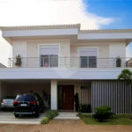 Casa de Alto Padrão em Condomínio com 4 suítes.