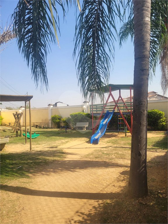 Indaiatuba - Venda - Apartamento no Condomínio Portal das Flores com 64 m², 3 dorms, sendo 2 com armários planejados, , WC social, cozinha planejada e totalmente integrada com a lavanderia, varanda, , 02 vagas de garagem. Excelente localização, a poucos metros do Shopping Polo, mercados, padaria,
