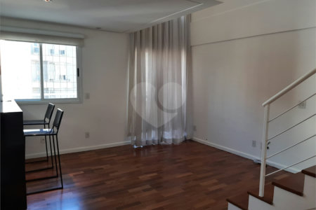 Cobertura de 240m² à venda em Moema - 04 Dorm sendo 02 suítes e 04 vagas.
