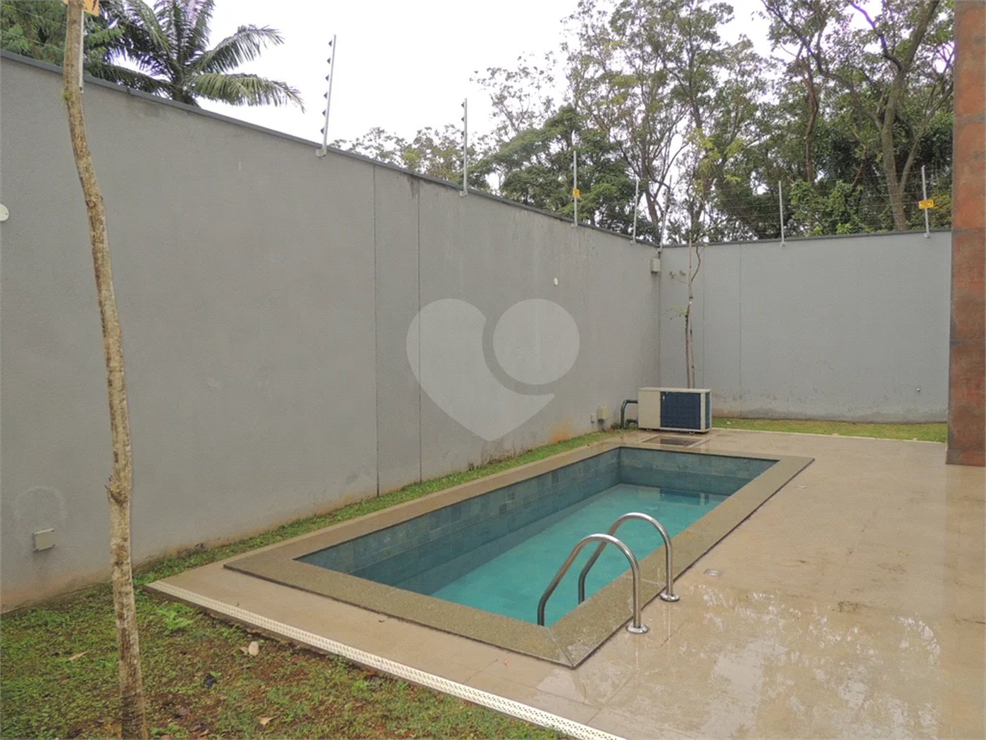 Casa à venda com 3 suítes no condomínio Jardim Flora, São Paulo - SP