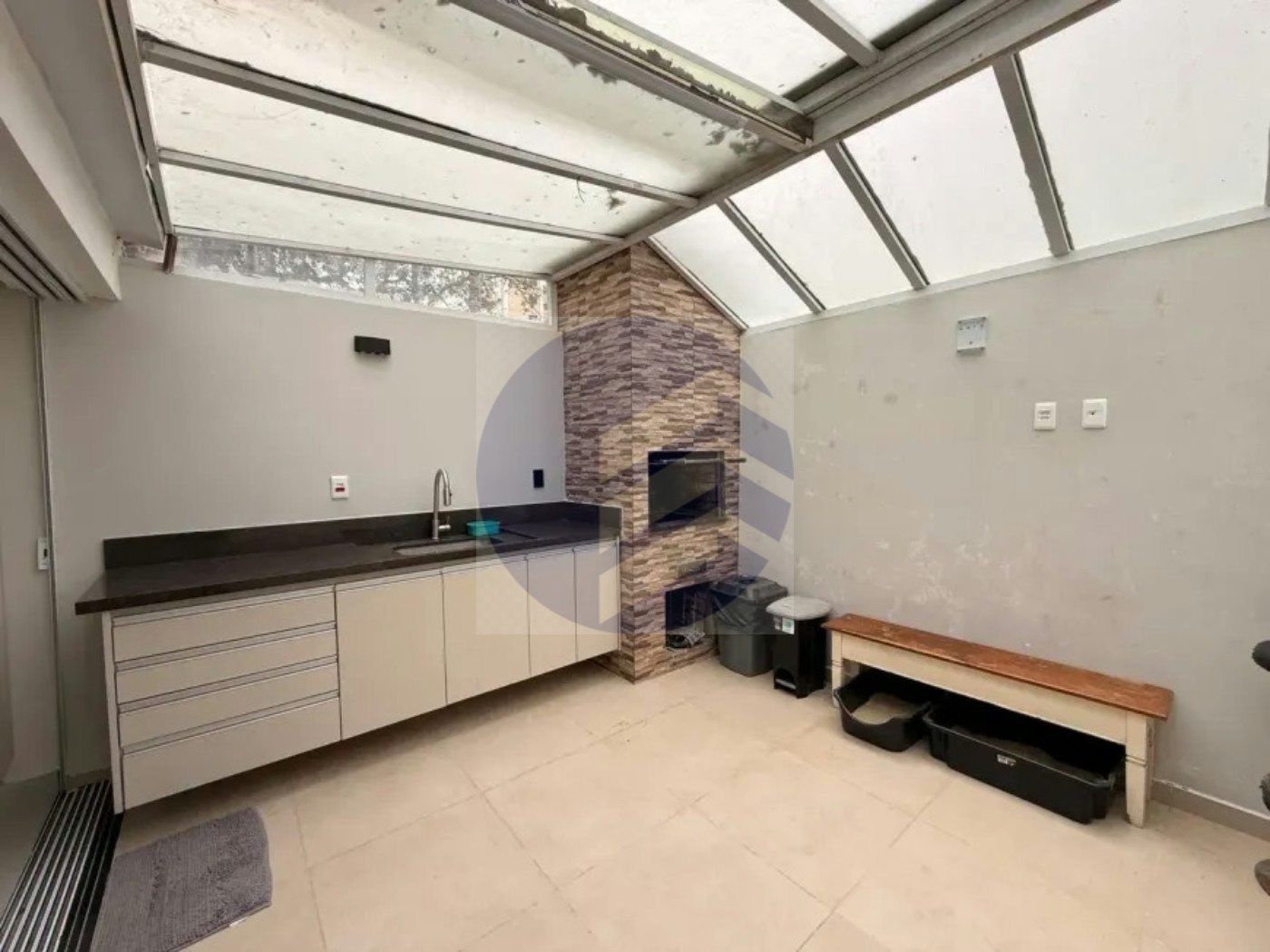 Casa à venda com 2 quartos, sendo 2 suítes, no condomínio Vilas V, São Paulo - SP