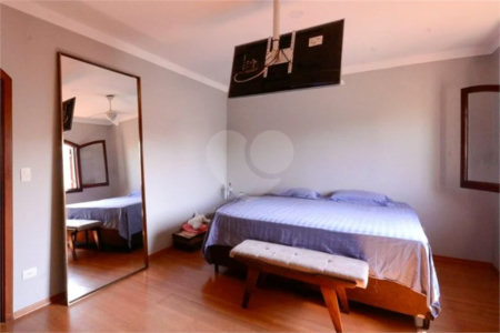 Casa com 4 Dormitórios sendo 1 suíte, com 3 Vagas