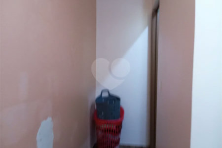 Terreno á venda com 2 casas na Vila Rosália, Guarulhos, SP.