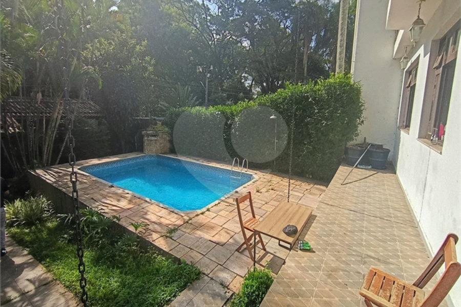 SOBRADO DE 426,0 M² COM 04 SUITES, SALÃO DE FESTAS, 06 VAGAS,06 BANHEIROS E PISCINA PARA LOCAÇÃO OU VENDA NO BARRO BRANCO