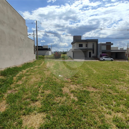 Lote à Venda em São Carlos, no Condomínio Villeneuve I