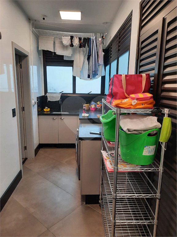 Apartamento de 257m² a venda em Moema, reformado, 4 dorms, 3 suítes, fora de rota,, 4 vagas