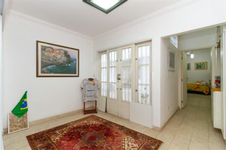 Casa Sobrado à venda com 342 m², 3 dormitórios, sendo 2 suítes, 4 vagas na Vila Mariana - São Paulo.