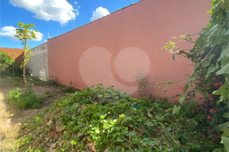 Terreno plano, no bairro Parque Sisi, com 125,00 m² de área.