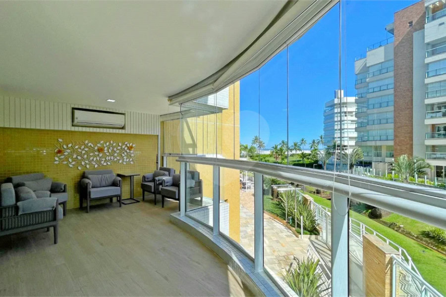 Apartamento à venda com 3 quartos, sendo 2 suítes,  em Riviera de São Lourenço, Bertioga, SP