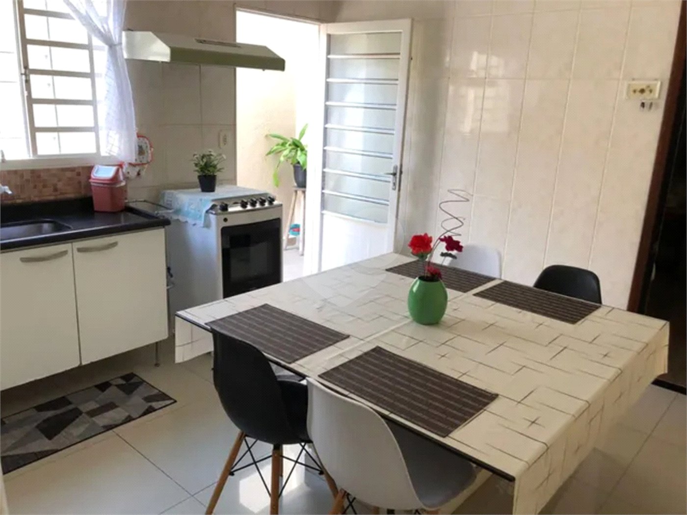 A VENDA SOBRADO, 100M², 3 DORMITORIOS 2 SENDO SUITE, 3 BANHEIROS, 2 VAGAS DE GARAGEM, SÃO JOSÉ DOS C